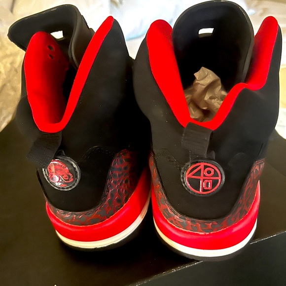 Retro Jordans 4 - Picture 2 of 4